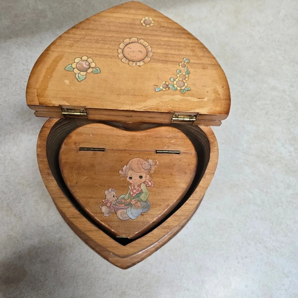 Vintage Precious Moments Wooden‎ Heart Nesting Boxes Cottagecore Trinket Set